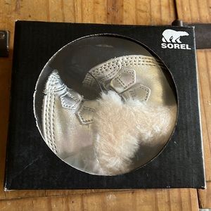 Baby Sorel metallic caibootie boots new, never been worn